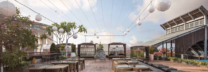 Rooftop Dine & Music Lounge The ONE Legian Hotel